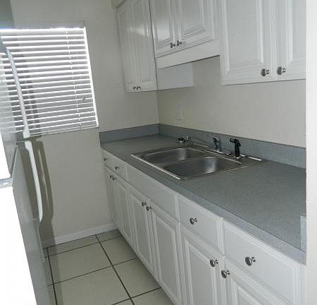 5th image of 45 Pennsylvania St APT 4