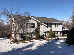 15 Ivy Cliff Rd, Campbell Hall, NY 10916