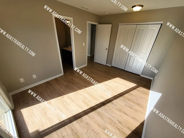 121 Ames St — Photo 18