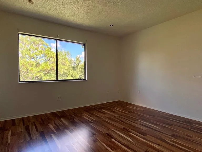 205 Eden Ln — Photo 11
