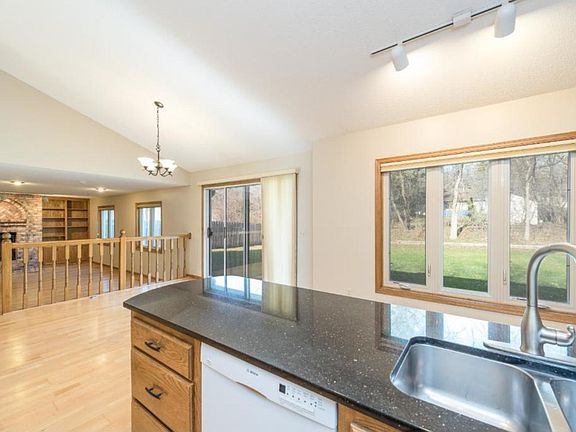 4th image of 2205 Kenwood Ct N
