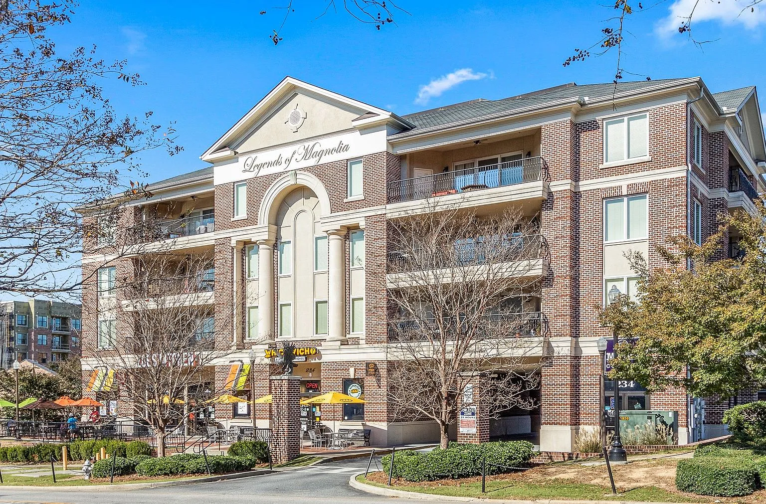 Downtown Auburn Luxury Living Steps from Campus! — Photo 2