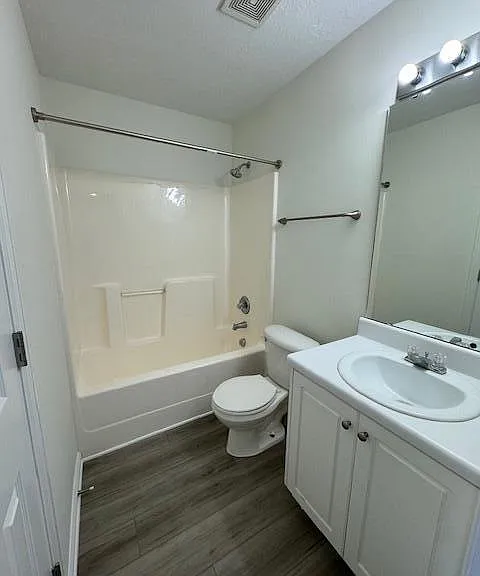 133 Hillsborough Ln — Photo 9