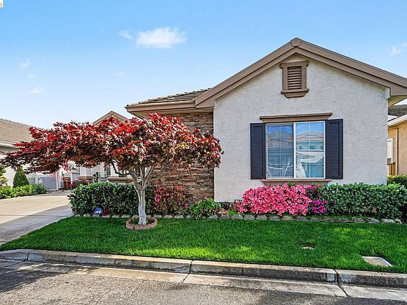 2nd image of 1569 Rubidoux Ln