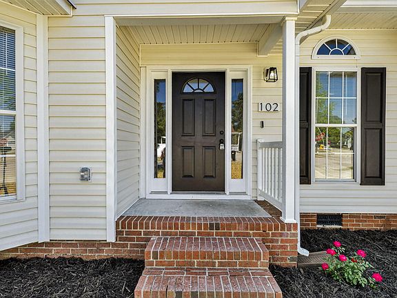 4th image of 102 Gem Dr