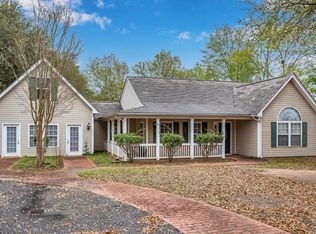 1390 Monterey Dr, Sumter, SC 29154