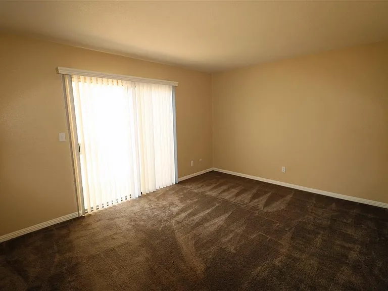 315 W Lincoln Ave — Photo 18