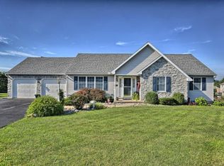 12 Sunset Ln, Lititz, PA 17543