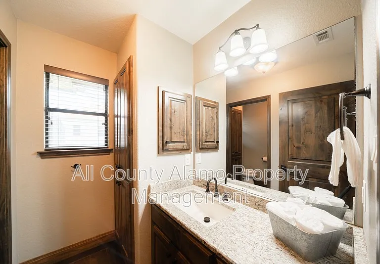 303 Schneider St — Photo 35