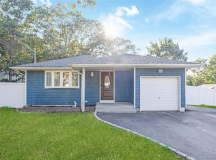 16 Hillside Rd, Farmingville, NY 11738