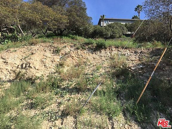 5th image of 1319 Cliff Dr