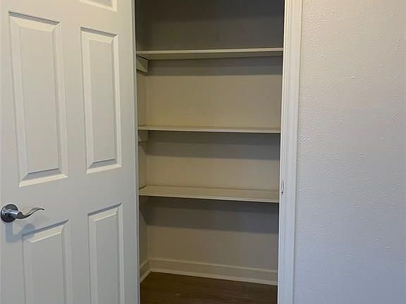 4th image of 804 Danna St