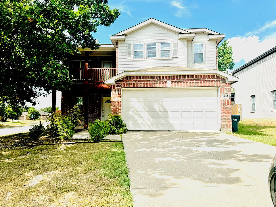 1st image of 2432 Emerald Ln