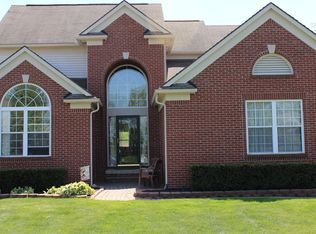 60603 Mary Ln, South Lyon, MI