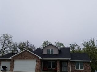 15797 Clover Ln, Dubuque, IA 52002
