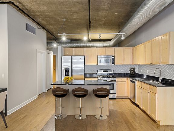 3rd image of 849 N Franklin St Unit 1201