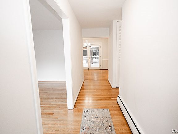 4th image of 8027 Willow Ave