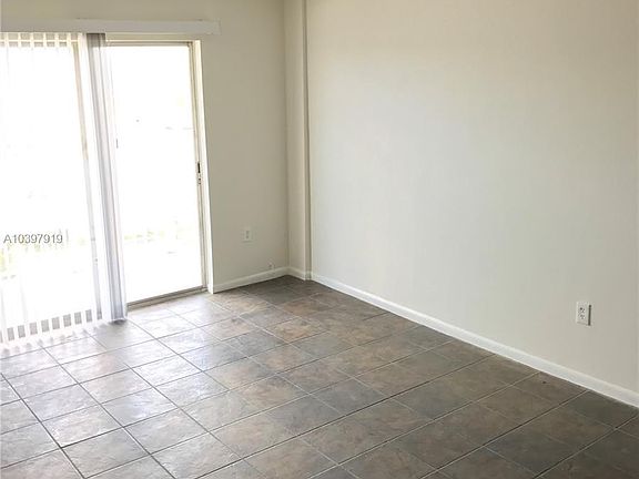 2nd image of 16465 NE 22nd Ave APT 403