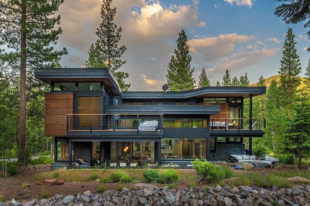 8378 Thunderbird Cir