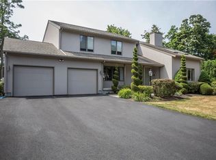 4 Dolly Dr, Bristol, RI 02809