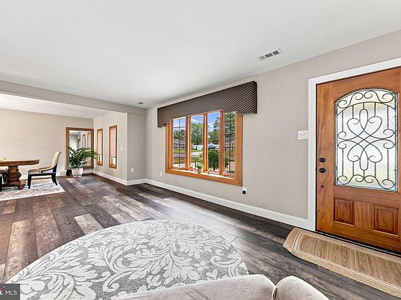 3rd image of 8 Collins Ln