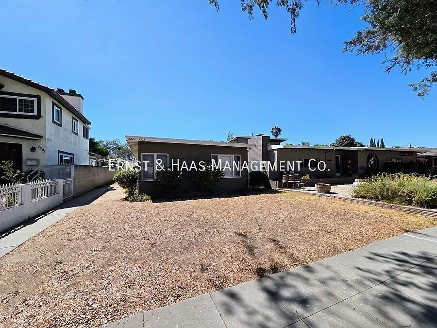 3223 Lemon Ave