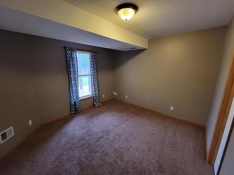 2208 Thistle Cir — Photo 13