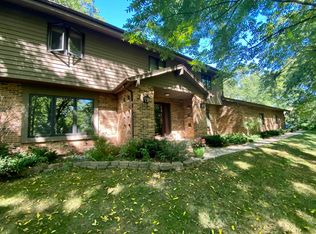 3009 Hidden Lake Dr, Woodstock, IL 60098