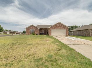 1545 Tudor Dr, Moore, OK 73160