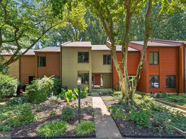 11521 Hearthstone Ct, Reston, VA 20191