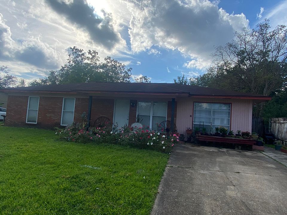 1st image of 412 W Stevens Cir