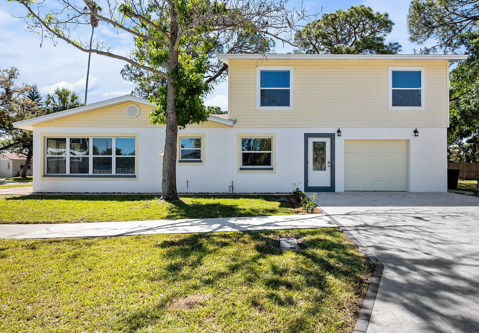 4 bed, 1956 sqft, $4,795 — Photo 1