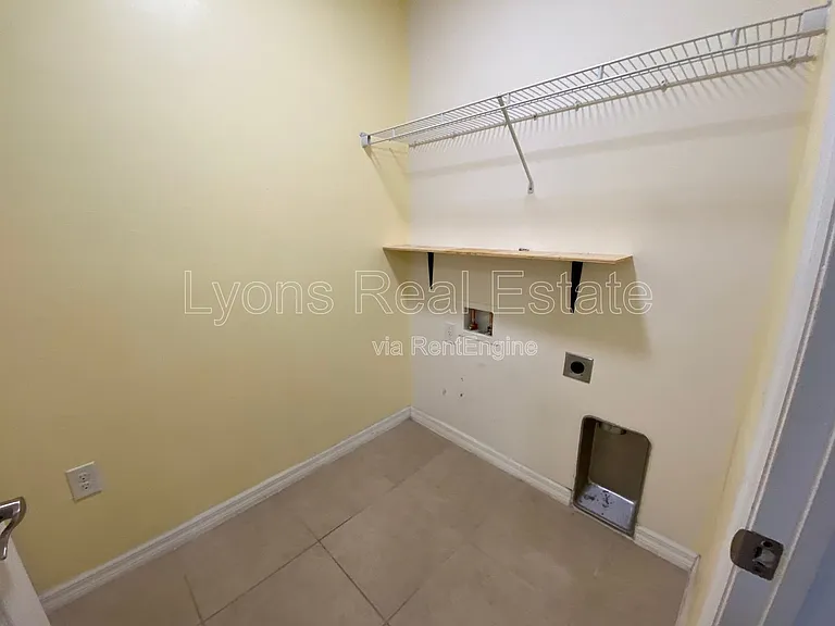3425 Cancun Ct — Photo 8
