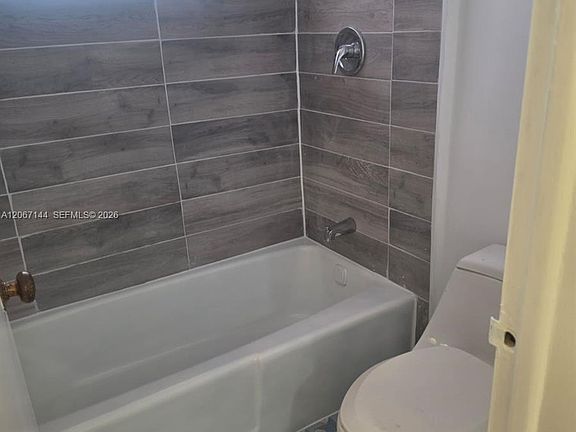 4th image of 251 NE 187th St APT 803