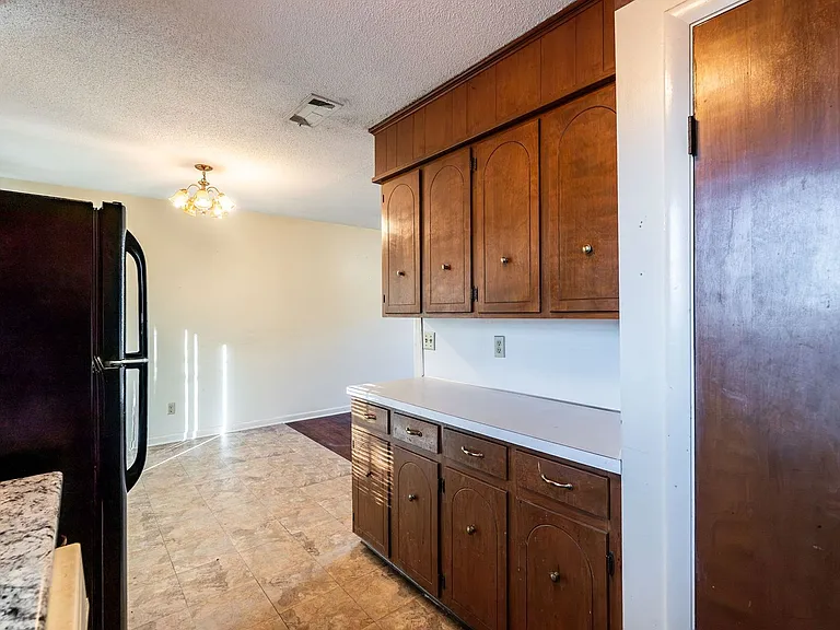 6104 Meadowbrook Ln — Photo 12