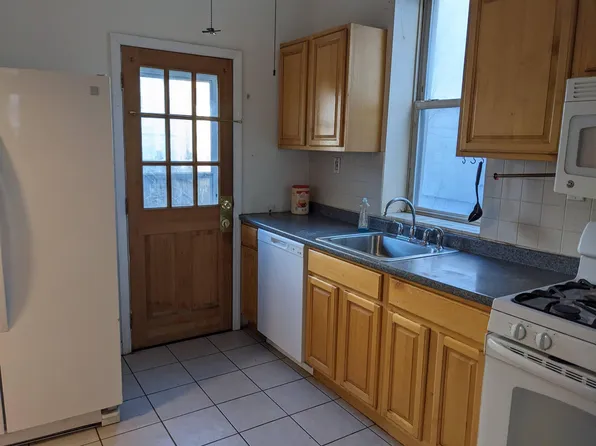 32 Storms Avenue image 8 of 11