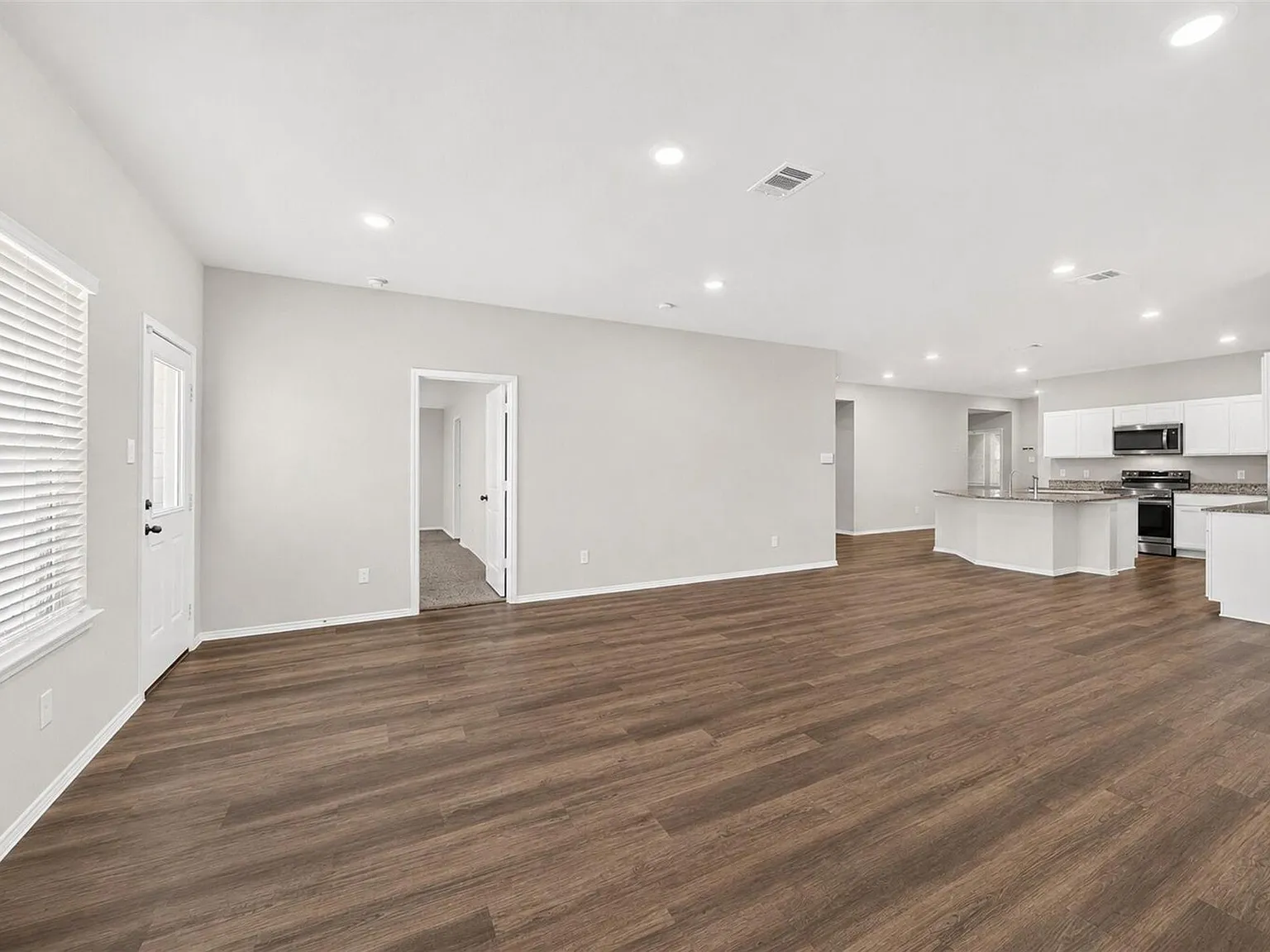 4 bed, 2.0 bath, 2032 sqft, $2,100 — Photo 4