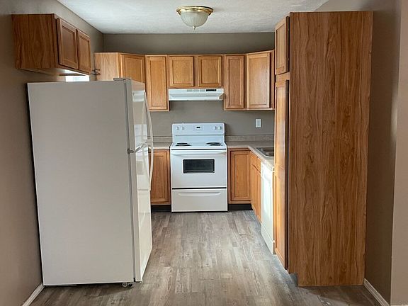 5th image of 210 9th St #B