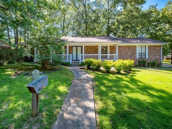 18402 Fawn Tree Dr, Little Rock, AR 72210