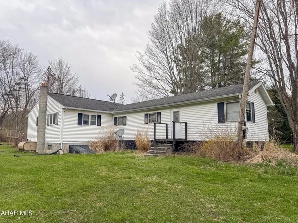 636 Cedar Ln, Tyrone, PA 16686