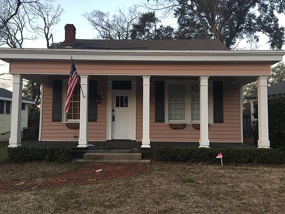 Charming front porch perfect for mason jars of sweet tea!