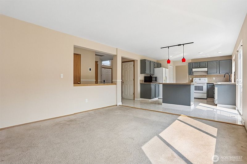3rd image of 16133 Lakeview Avenue SE