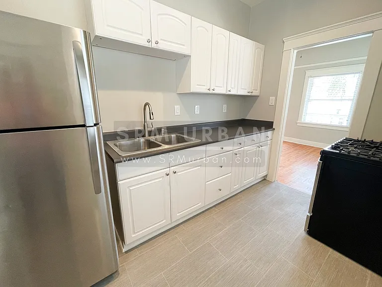 438 W Date St #5 — Photo 2