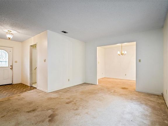 2nd image of 910 Whispering Pines Rd