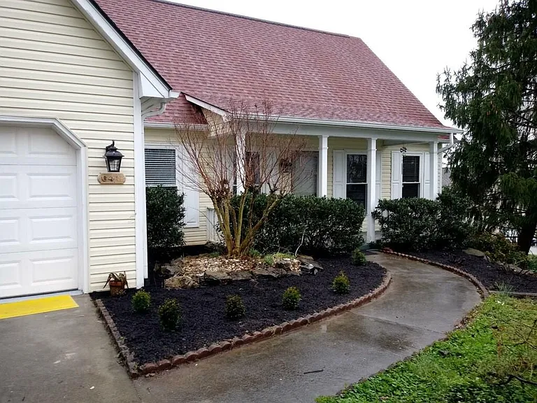 643 Copperfield Dr — Photo 2
