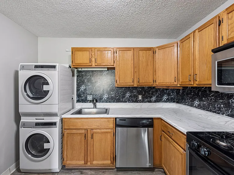 7410 72nd Ln N #7410 — Photo 11