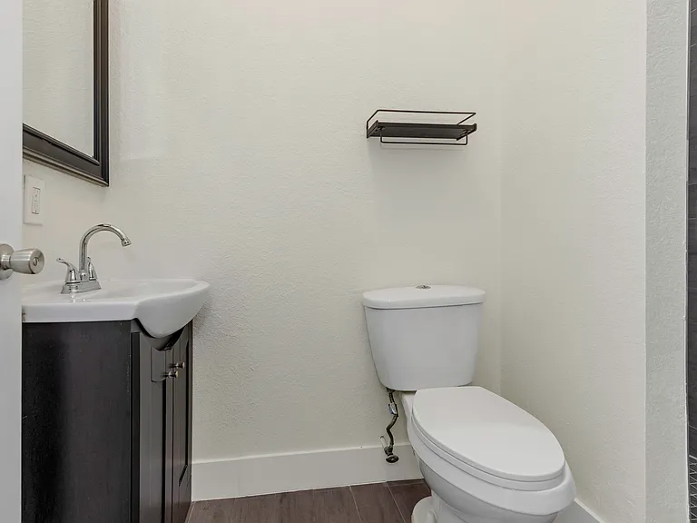 409 8th St N #6 — Photo 20
