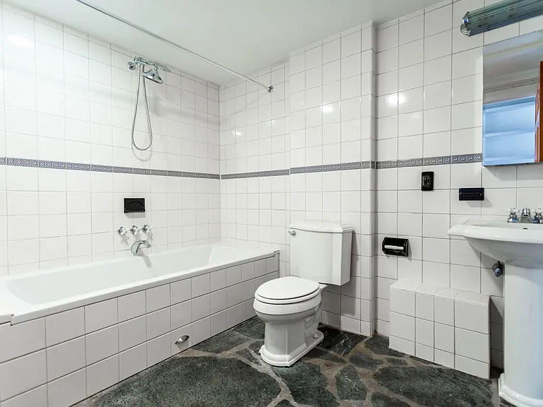 107 1st St S #210 — Photo 7