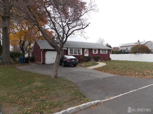 9 Locust Ave, Piscataway, NJ 08854