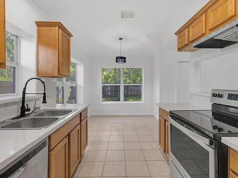 16413 Danika Oak Dr — Photo 5